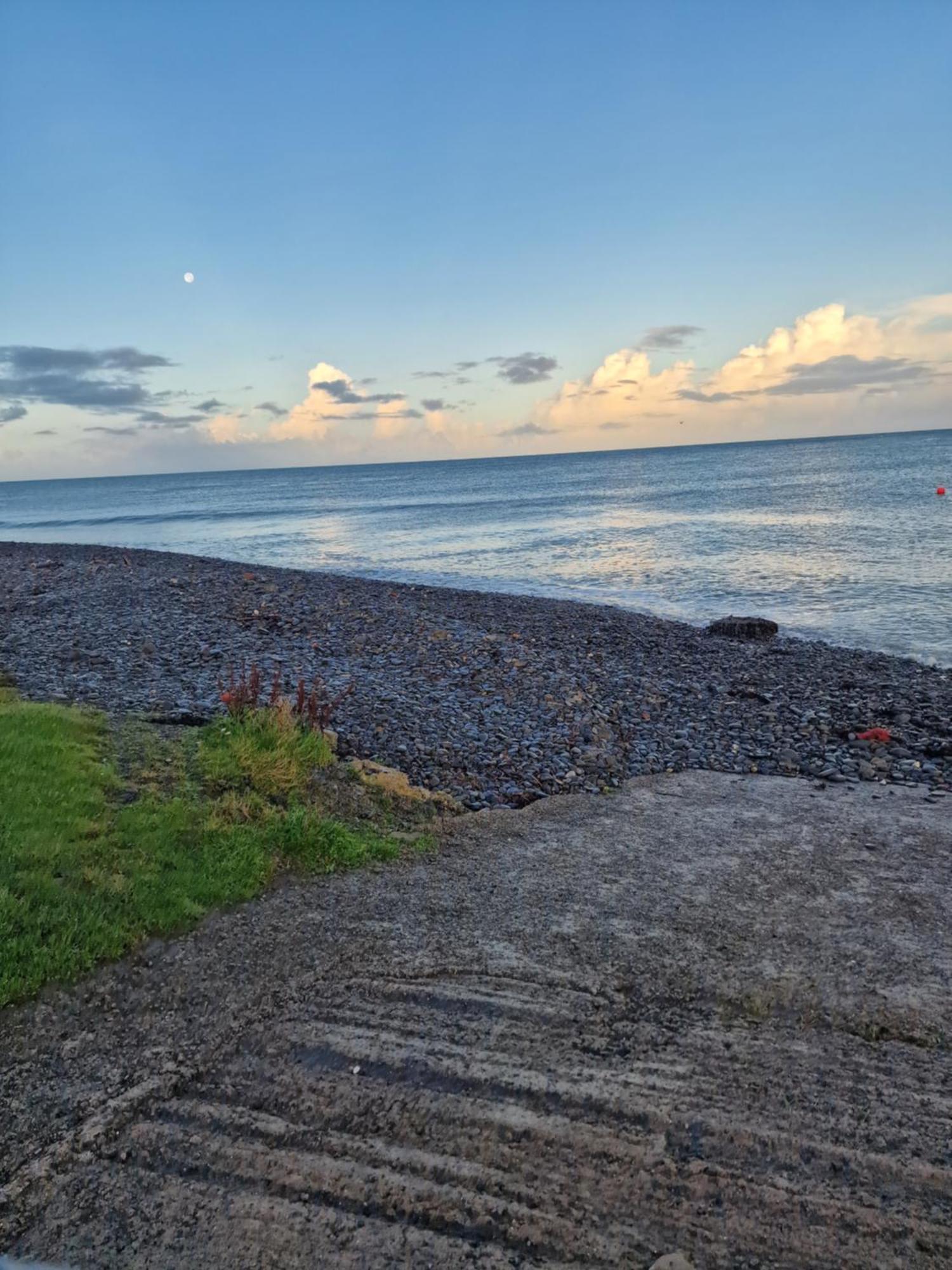 ホテル Bayview At Pengarreg Llanrhystyd エクステリア 写真