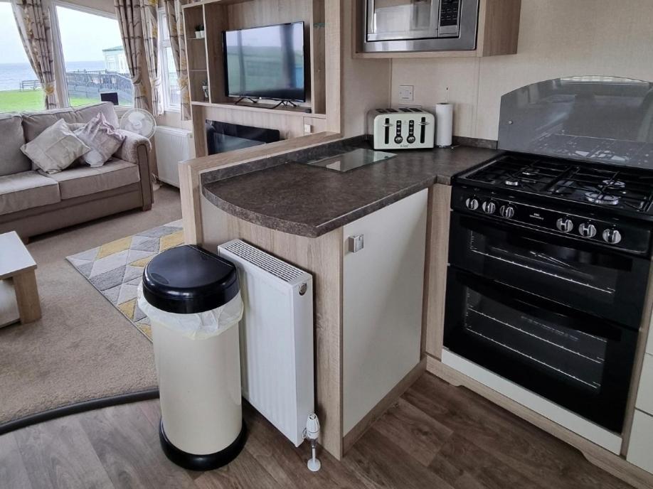 ホテル Bayview At Pengarreg Llanrhystyd エクステリア 写真