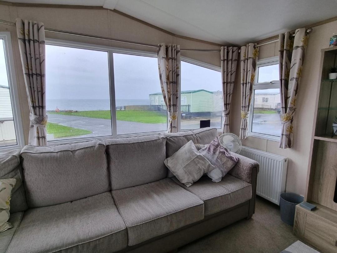 ホテル Bayview At Pengarreg Llanrhystyd エクステリア 写真