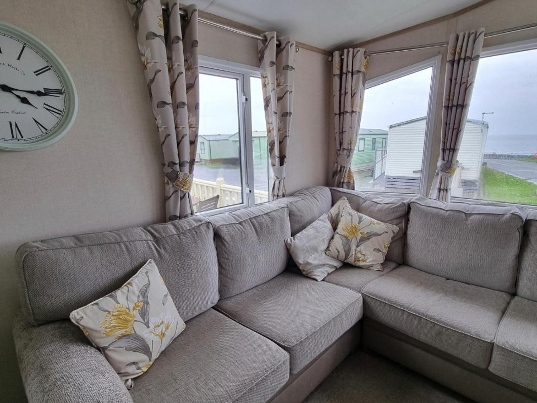 ホテル Bayview At Pengarreg Llanrhystyd エクステリア 写真