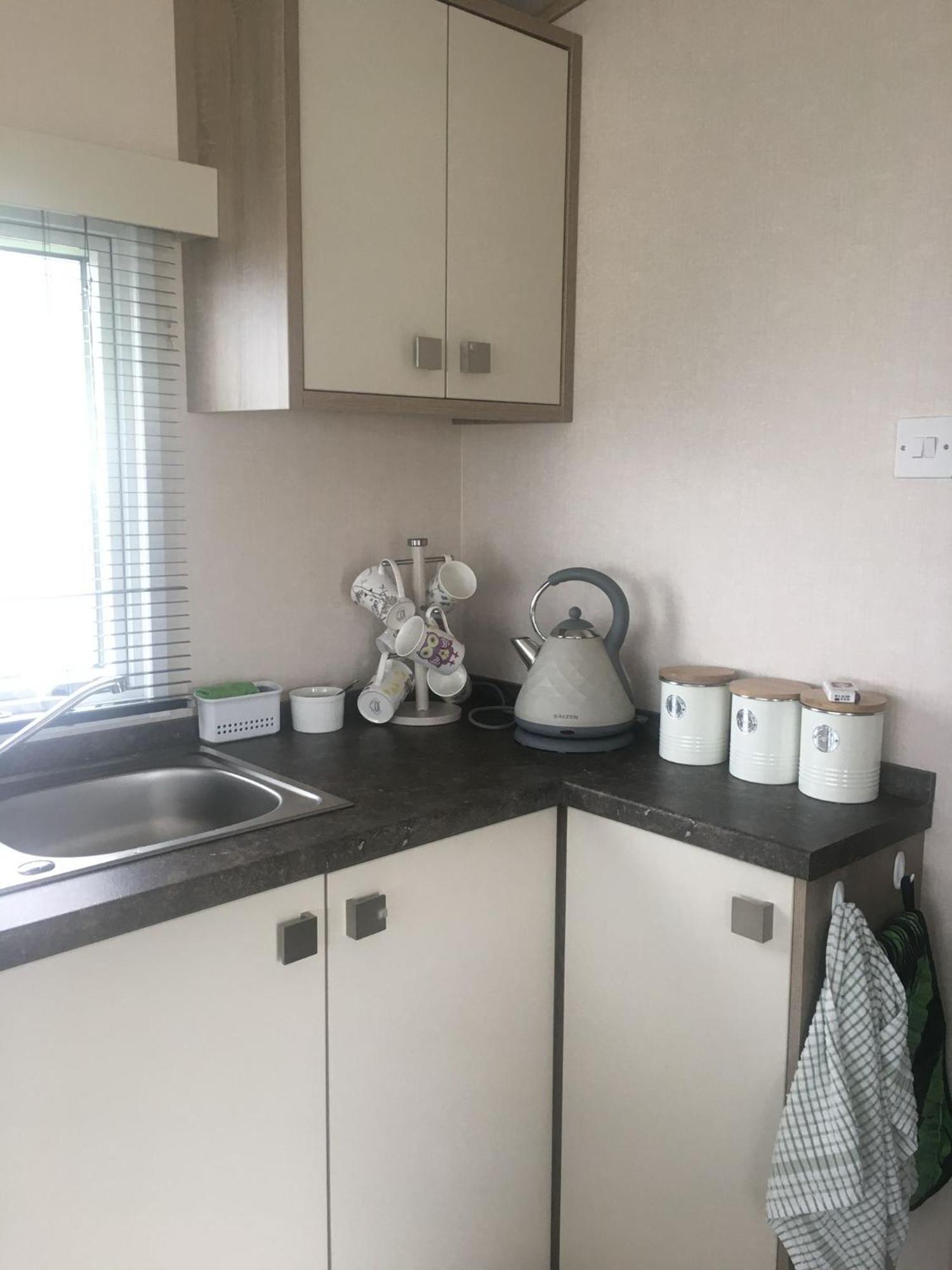 ホテル Bayview At Pengarreg Llanrhystyd エクステリア 写真